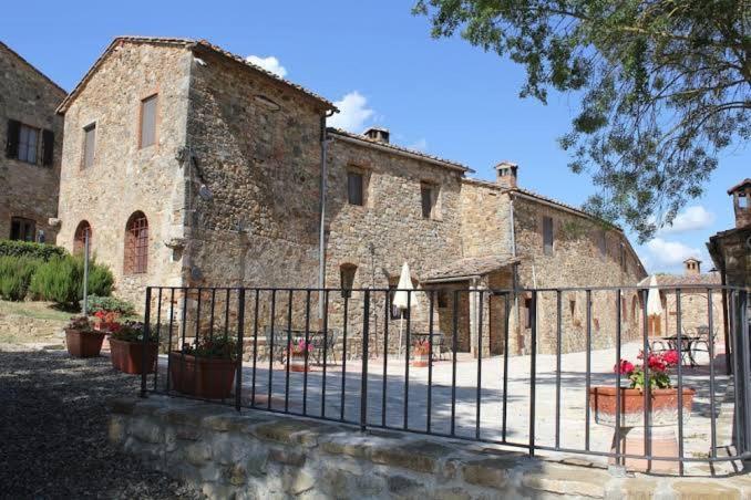 Agriturismo Il Torrione Lecchi Exterior foto