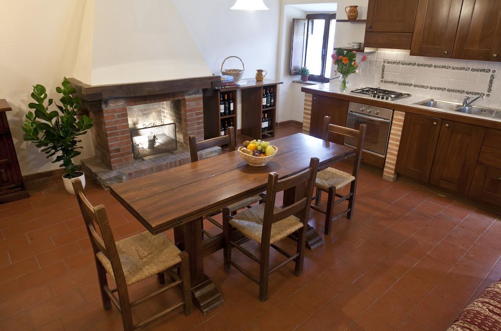 Agriturismo Il Torrione Lecchi Habitación foto