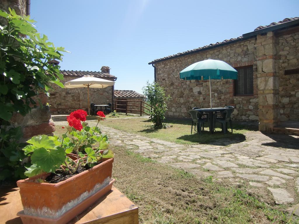 Agriturismo Il Torrione Lecchi Habitación foto